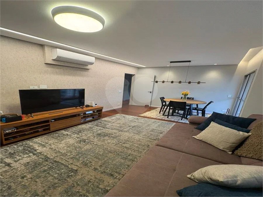 Apartamento Recém reformado e mobiliado a venda em Vila Mariana