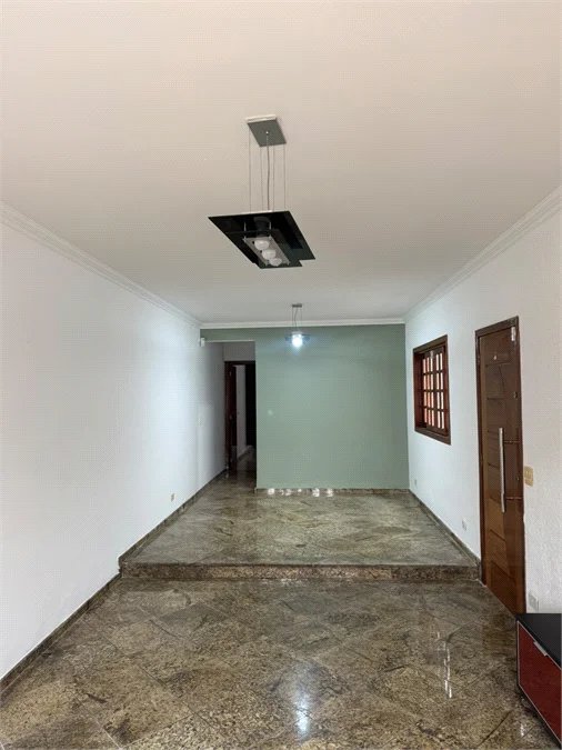 Sobrado à venda ou para alugar com 3 suítes em Vila Sônia, São Paulo, SP