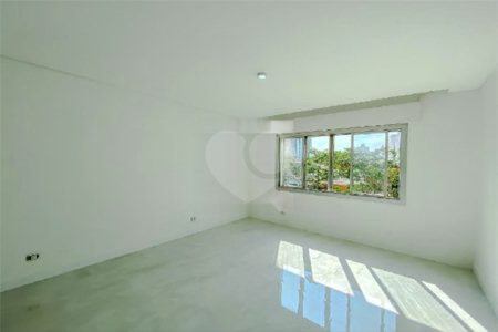Apartamento com 260m² à venda na Av. Paes de Barros - Recém reformado 100% - Impecável.