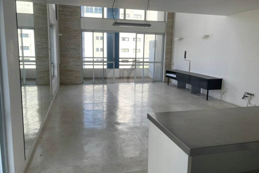 Duplex com Vista Livre/ 2 Varandas / Hidromassagem