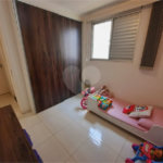 Apartamento no Condomínio Monte Azul .