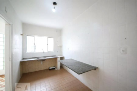 Casa à venda no Campo Belo de 200 metros quadrados, com 3 casas no terreno.