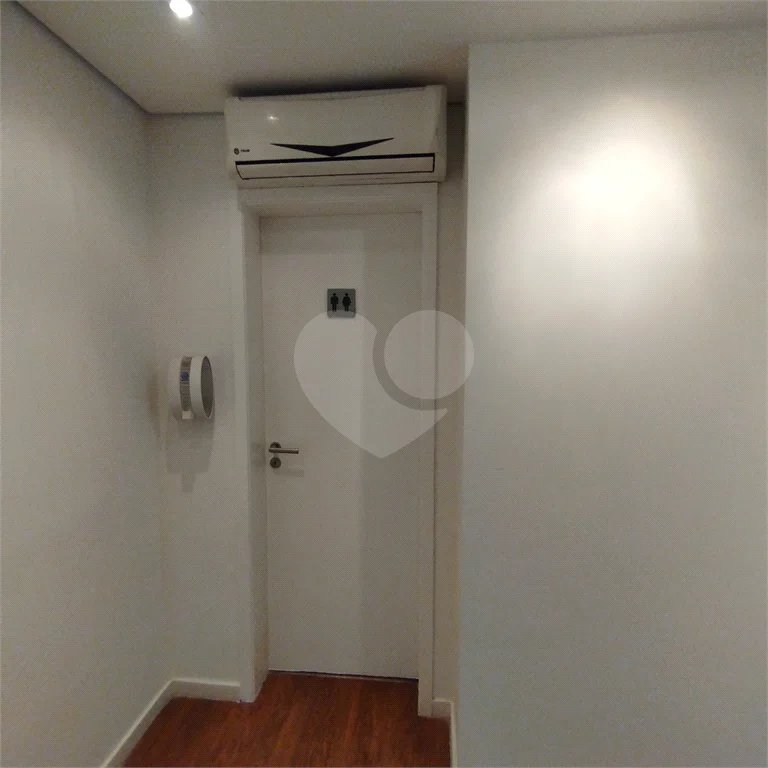 Sala comercial na Oscar Freire à venda Sala coml à venda na Oscar Freire OPORTUNIDADE Sala coml esquina. Rebouças