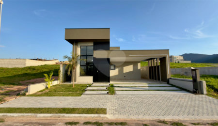 Casa à venda com 3 suítes no condomínio Residencial Portal Lamis, Bom Jesus dos Perdões - SP