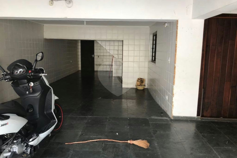 Sobrado imponente à venda no Jardim Leonor de Barros