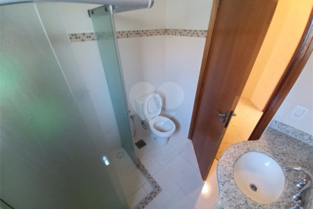 Casa Térrea no Condomínio Damha I,