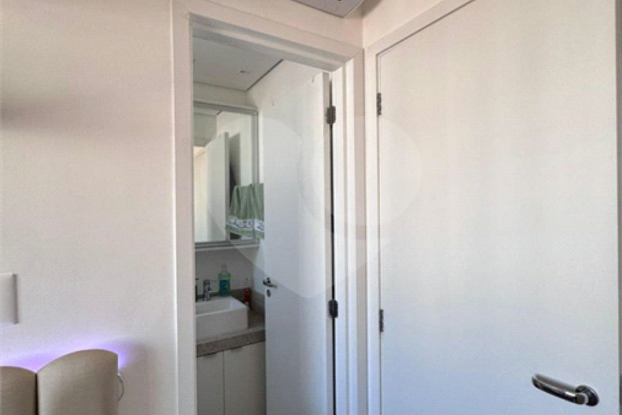Apartamento á venda de 81m2 no Ipiranga com 2 dorms, 2 suítes, 3 banheiros, 2 vagas. Estuda permuta.