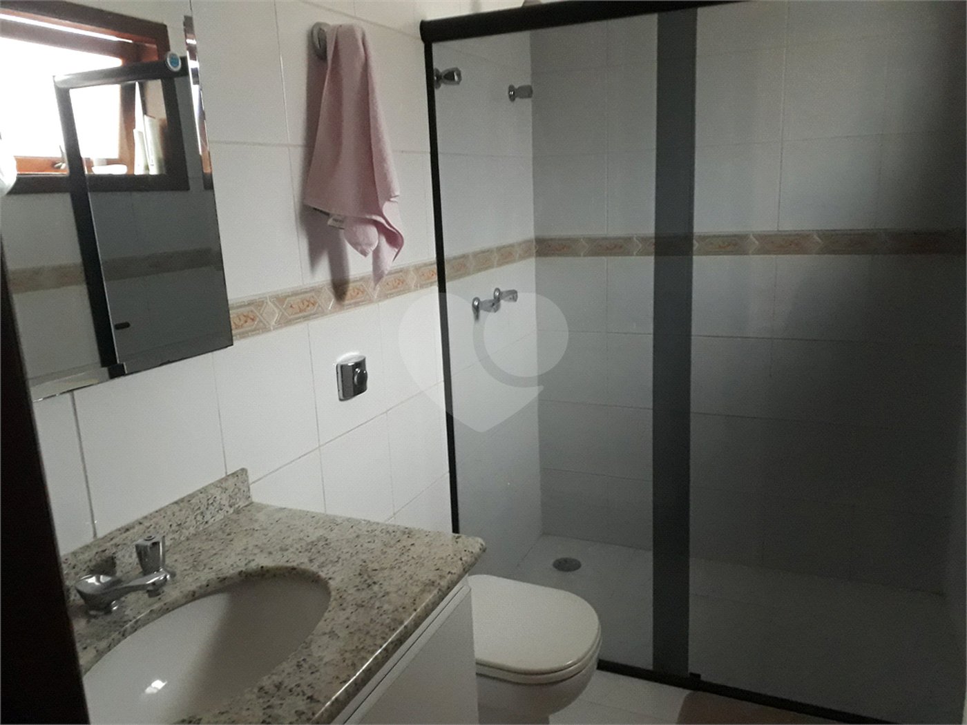 Mansão em condomínio, com 6 suites, e vagas para 15 autos....