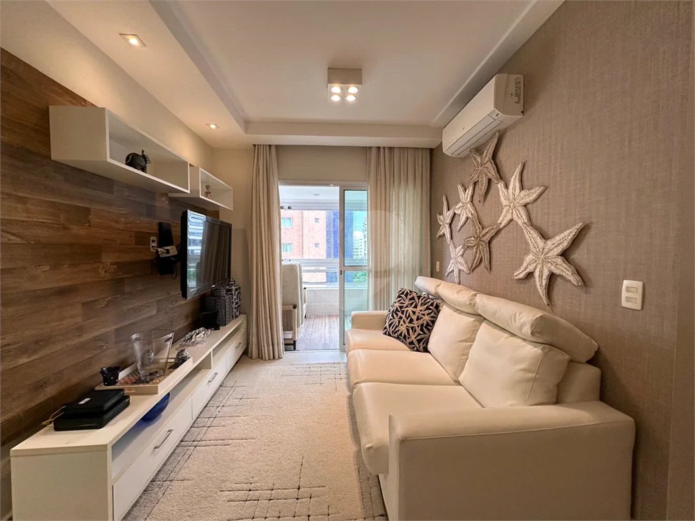 Apartamento à venda com 3 quartos, sendo 2 suítes,  em Riviera de São Lourenço, Bertioga, SP