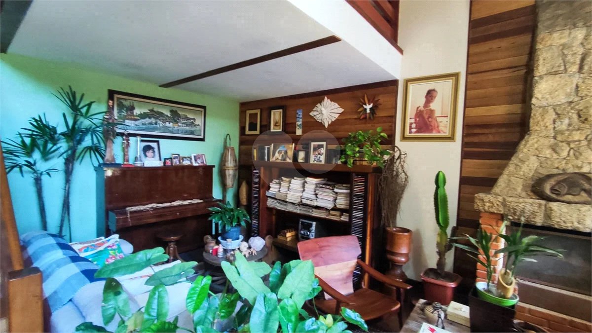 Casa á venda em condominio em Caieiras SP