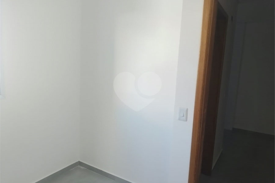 Apartamento Novo com 2 Dormitórios, Elevador na Vila Gustavo. Aceita Pet.