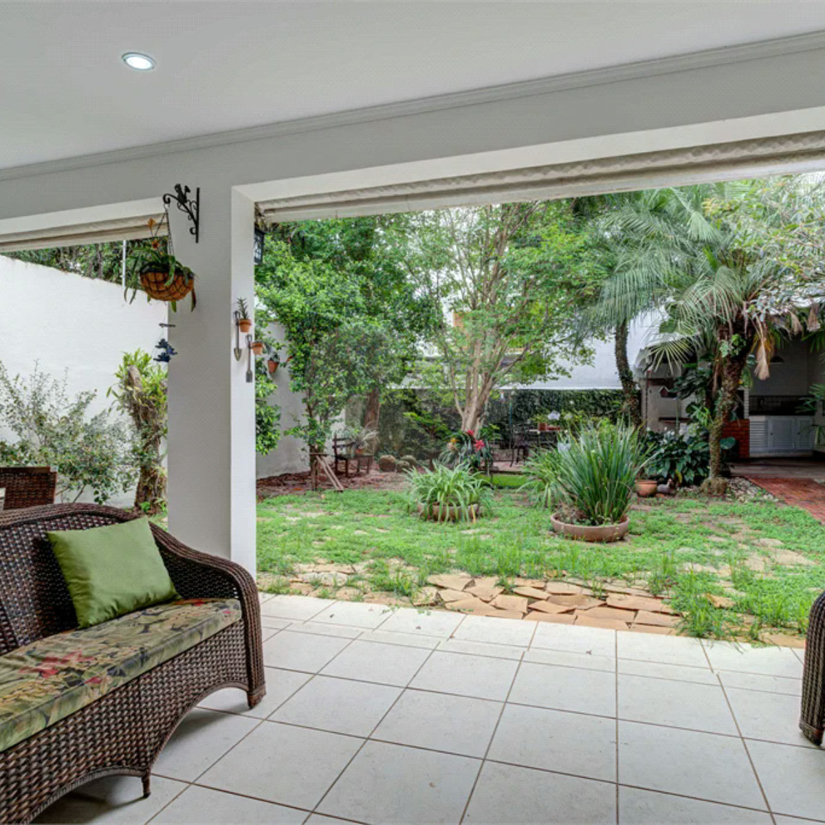 Casa à venda ou para alugar com 4 quartos, sendo 2 suítes, em Ibirapuera, São Paulo, SP