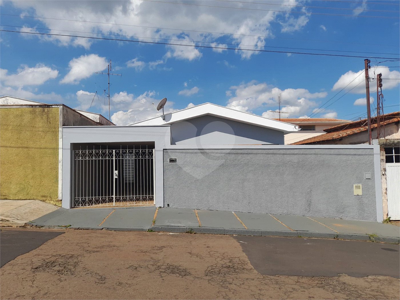 Casa Disponível para Venda ou Locação na Vila Nery – Ideal para Residência ou Comércio