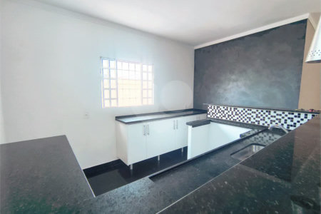 Casa com Suíte Master, Closet, Piscina e Espaço Gourmet Próxima ao Parque Ecológico- 03 quartos -com quintal