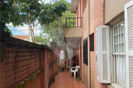 Sobrado á venda em Moema de 280m² com 3 vagas 3 dormitórios e 5 banheiros