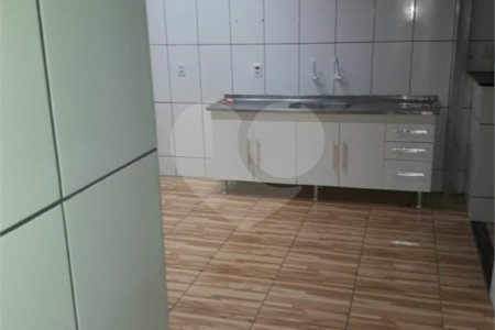 Casa térrea com 2 dormitórios.