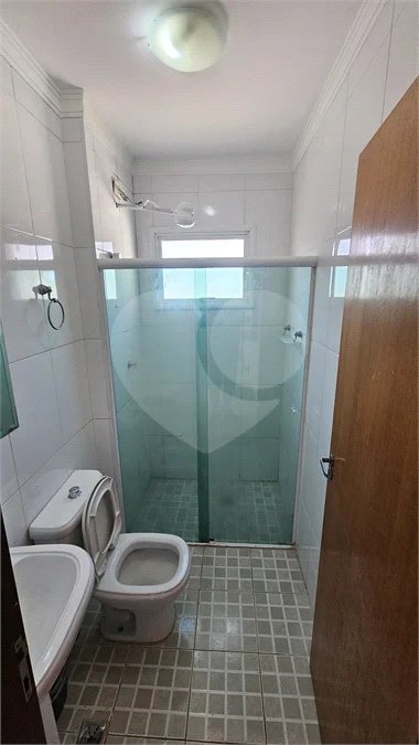 Apartamento Locação Condomínio Anguri com 02 dormitórios com Ar e Sacada