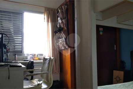 Apartamento com três dormitórios no Bom Retiro.