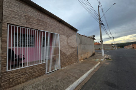 Casa com edícula no Abdelnur.