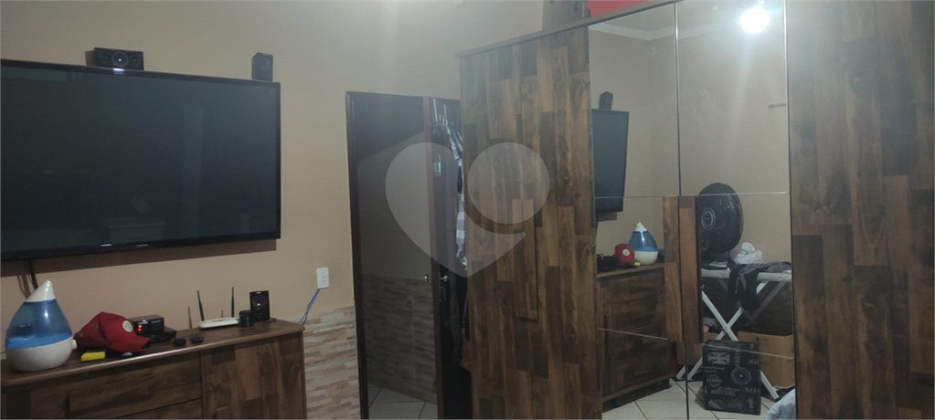 Casa térrea com 2 dormitórios.