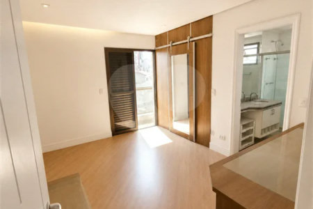 Excelente apartamento à venda na Vila Reg. Feijó