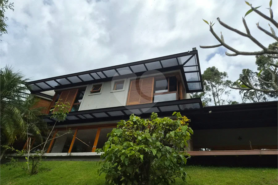 Casa em Condomínio de Alto Padrão no Suíça da Cantareira.