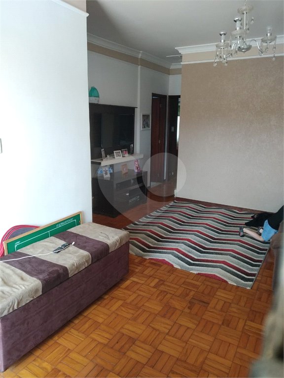 Casa Térrea com 3 dormitórios.