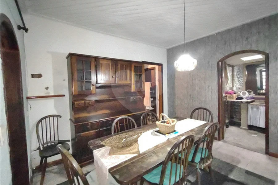 Casa Térrea de Esquina à Venda no Parque Vitória – Excelente Potencial!