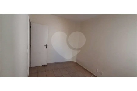 Apartamento - Bom Retiro - 3 dormitórios - 1 banheiro - 1 sala - 1 cozinha