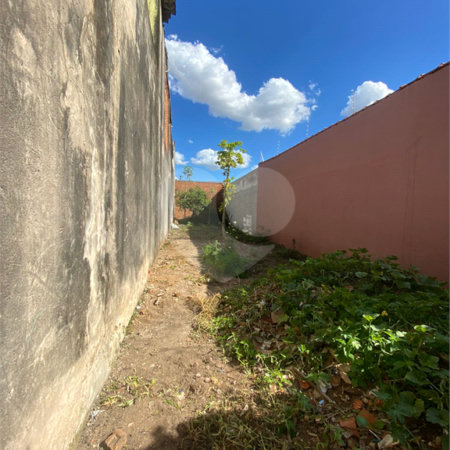 Terreno plano, no bairro Parque Sisi, com 125,00 m² de área.