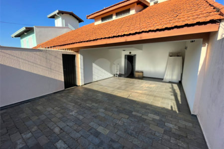 Excelente casa no Parque Santa Marta.