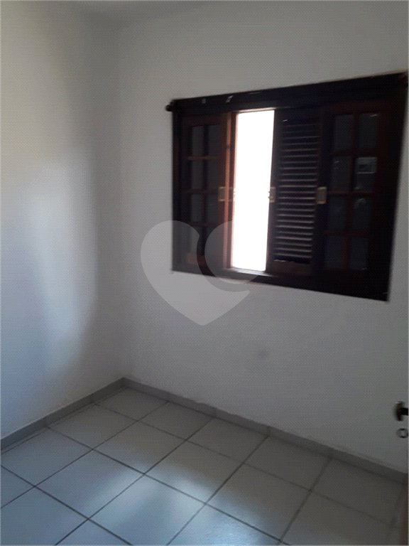 Sobrado com 3 Quartos e 3 banheiros à Venda, 180 m² por R$ 680.000