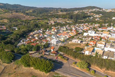 Belíssimo sobrado com piscina aquecida no Condomínio Villagio Capriccio - Louveira SP.
