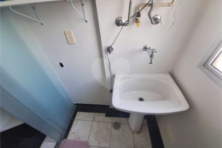 Apartamento para locação com 2 dormitórios, sendo 1 suíte com 02 vagas, totalmente climatizado nos 3 ambientes