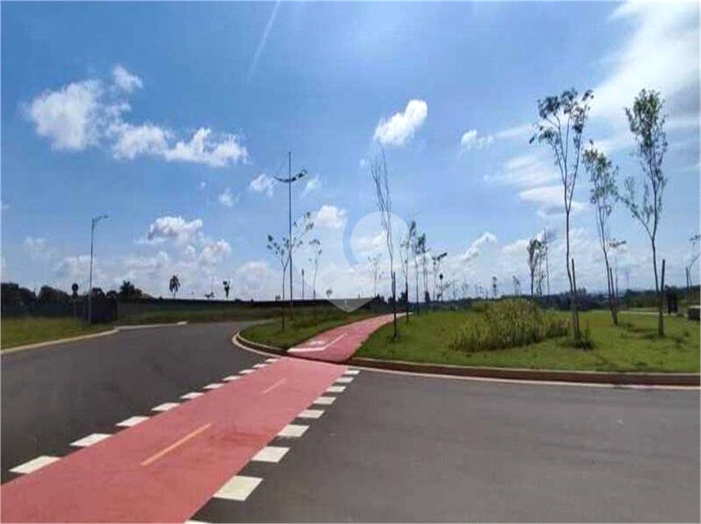 Indaiatuba - Loteamento no Jardim Park Meraki - Excelente oportunidade! Lote espaçoso de 342,12m² disponível por apenas R$ 577.945,00 - Localizado em uma região privilegiada, com IPTU - R$ 300,23 e condomínio - R$ 862,83 - Além disso, sua localização é extremamente conveniente, a apenas 2 minutos