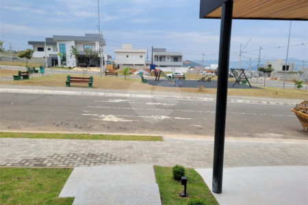 CASA A VENDA NO CONDOMINIO RESERVA RUDÁ COM PISCINA, 3 SUÍTES, 2 VAGAS, SÃO JOSÉ DOS CAMPOS/SP.