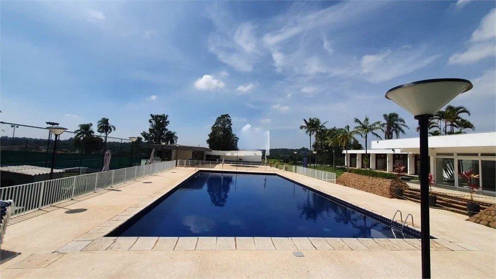 Casa à venda com 4 quartos, sendo 3 suítes, no condomínio Vintage, Cotia - SP