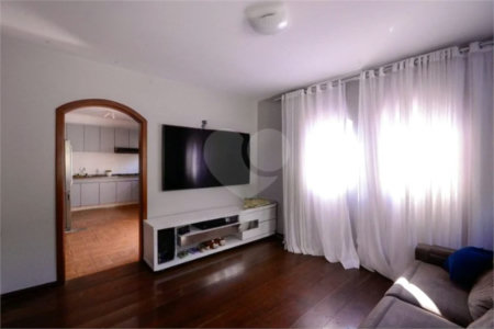 Casa com 4 Dormitórios sendo 1 suíte, com 3 Vagas