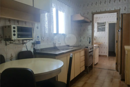 Apartamento a venda com porteira fechada no Belem com 95m com 03 dormitórios espaçoso sendo um suíte, 2 vagas. Aceita Permuta.
