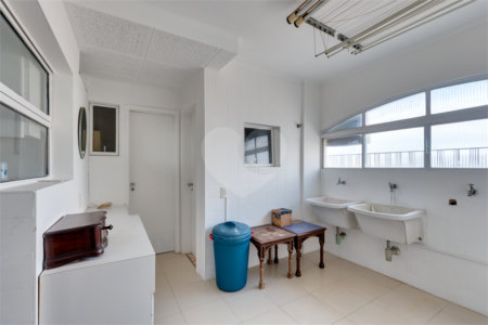 Apartamento à venda com 3 suítes em Real Parque, São Paulo, SP
