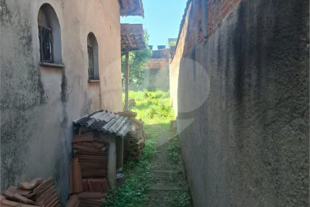 CASA LINEAR PRECISANDO DE REFORMA, 2 QUARTOS COM SUÍTE À VENDA, 121M² DE AREA CONSTRUIDA- CAMPO GRANDE
