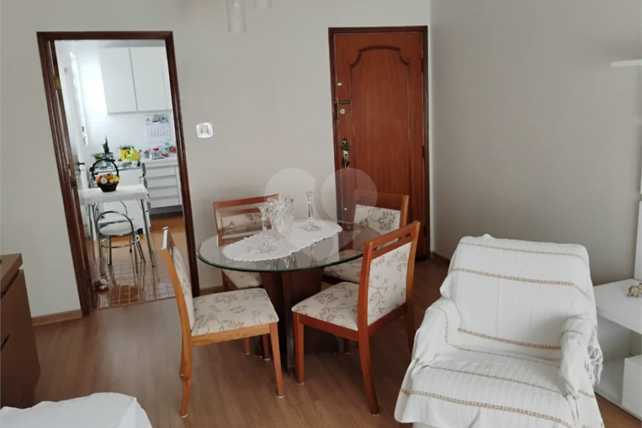 Vende-se apartamento no Jardim Aeroporto com 03 dormitórios