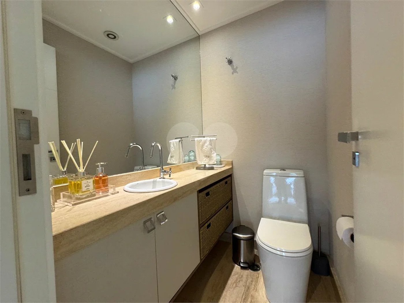 Santana Alto Padrão/Porteira Fechada, Apto. 260 m² 4 Suítes, 5 vagas 2 depósitos privativos