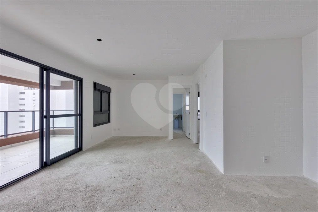 Apartamento à venda com 3 quartos, sendo 1 suíte,  em Alto da Boa Vista, São Paulo, SP