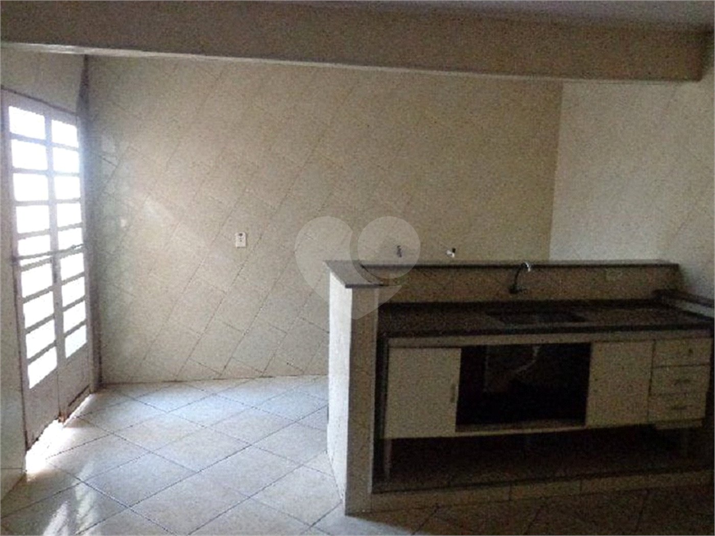 Casa Térrea com 2 dormitórios.