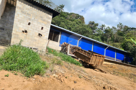 VENDA SÍTIO 48 hectares com estruura para granja, hidroponia e gado