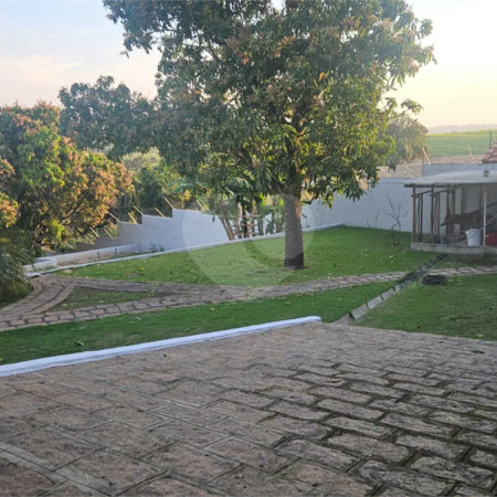 Indaiatuba- condominio Vale das Laranjeiras - Itaici - Terreno 3040,00 ms- construida 220ms - 3 dormitórios, sendo 2 suítes e uma suíte master com closet, além de uma sala ampla com 3 ambientes, Cozinha planejada,, campo de futebol/vôlei, Area de lazer com piscina, espaço gourmet com churrasque
