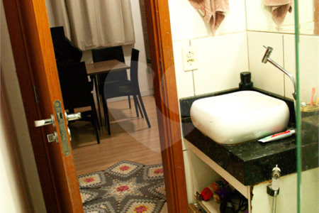 Apartamento à venda com 2 dormitórios no Monte Logan, São Carlos