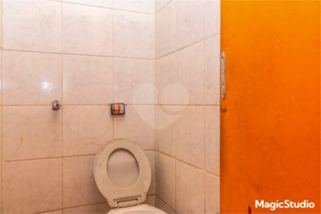 Casa em processo de reforma, com 208m², 2 dormitórios, 8 vagas, à venda no Tatuapé.
