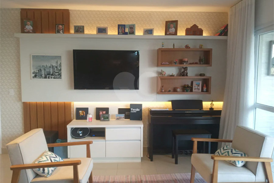 Apartamento 3 dormitórios, região do Campo Belo. Condomínio com laser completo.